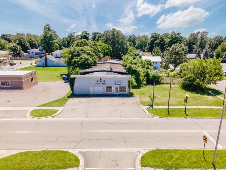 Primary Photo Of 210 W Main St, Hartford Freestanding For Sale