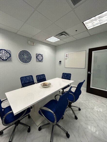 More Photos Of 13538 Village Park Dr, Orlando Office Residential For Lease