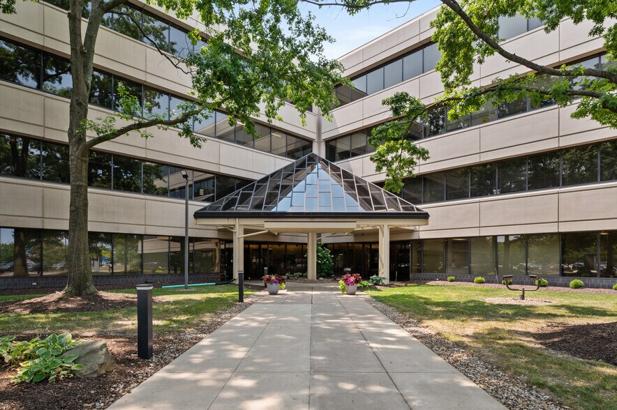 More Photos Of 24950-25000 Country Club Blvd, North Olmsted Unknown For Lease