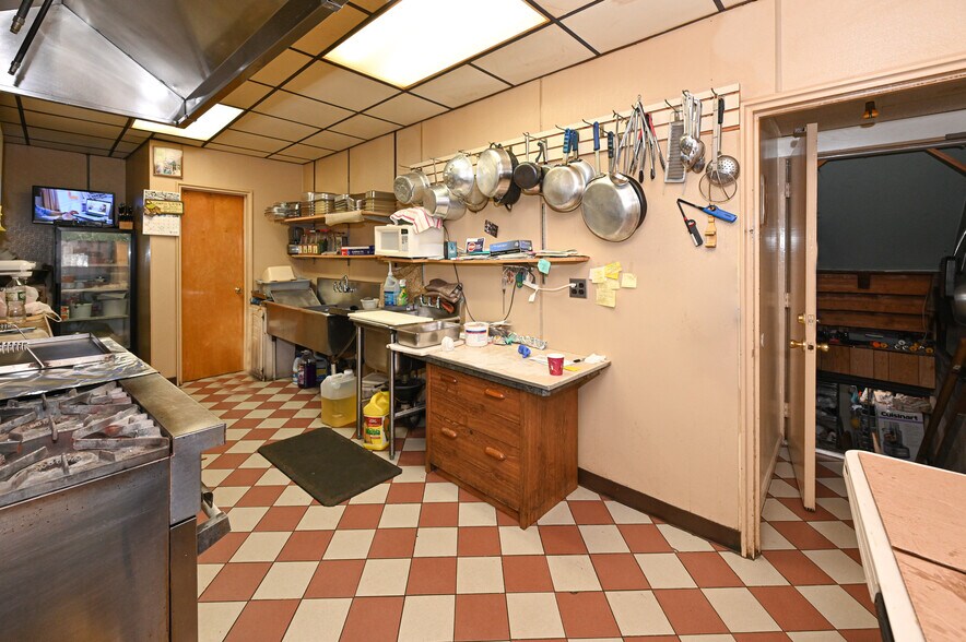 More Photos Of 1420 Park Ave, Merrick Convenience Store For Sale