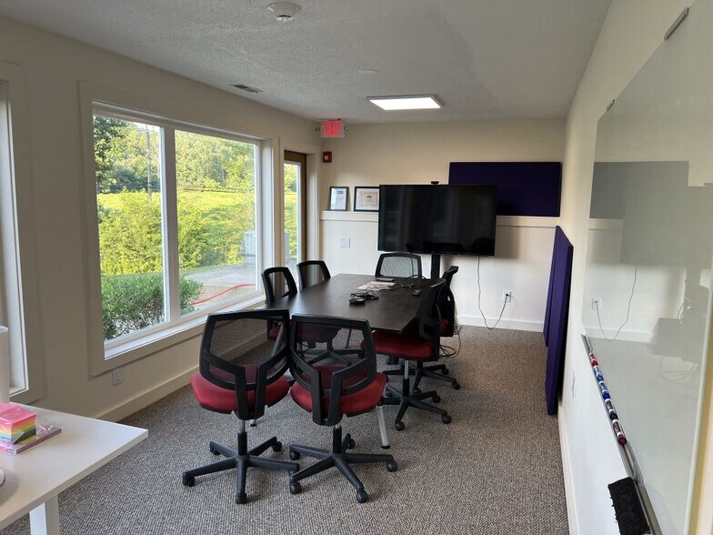 More Photos Of 1570 Boston Post Rd, Guilford Office For Lease