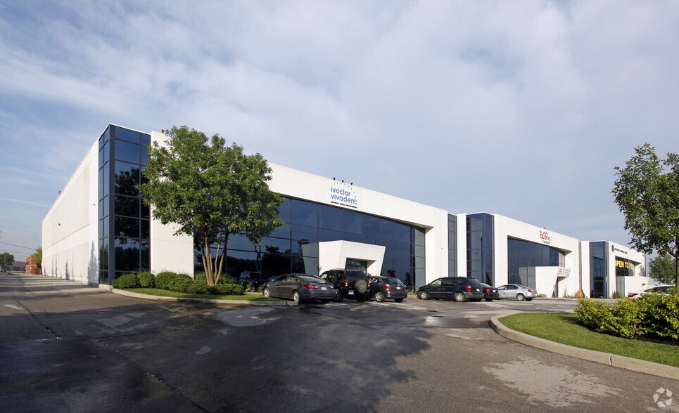 More Photos Of 6600 Dixie Rd, Mississauga Warehouse For Lease