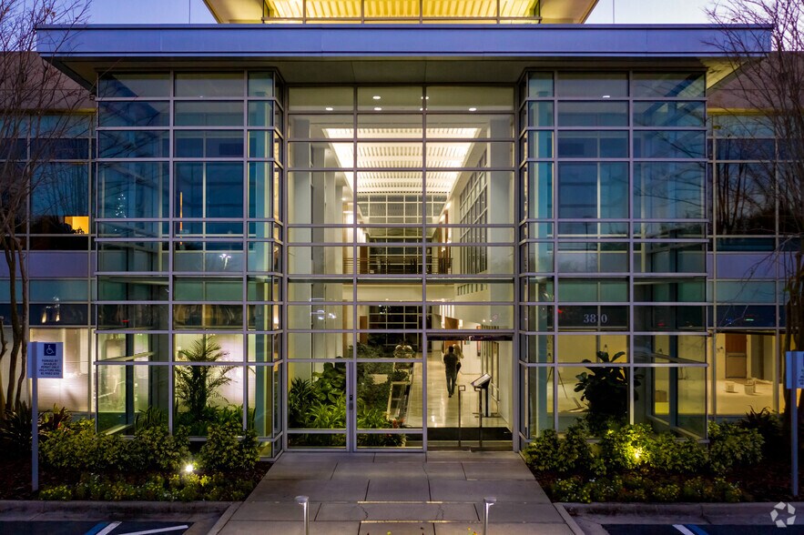 More Photos Of 3810 Northdale Blvd, Tampa Office For Lease