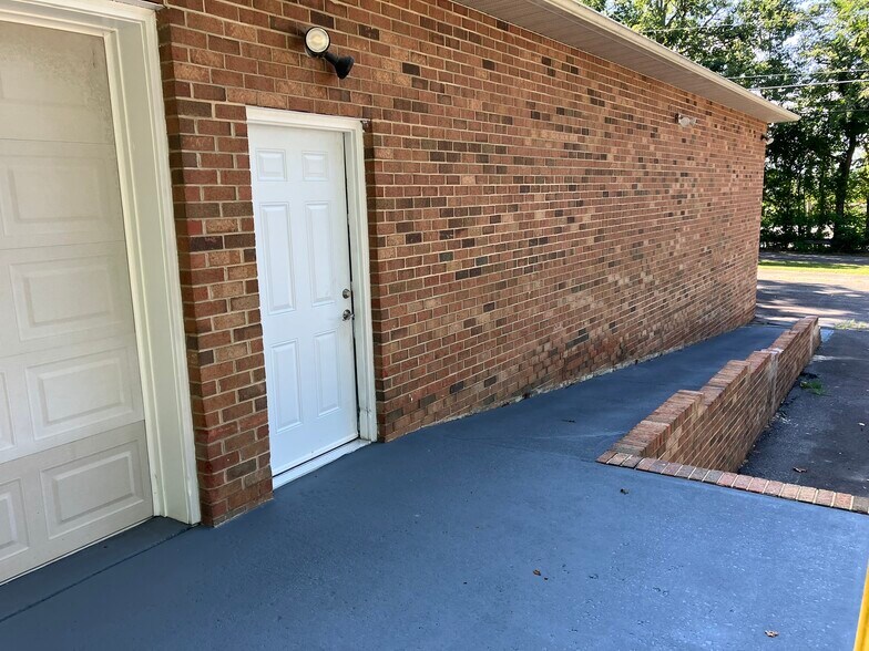 More Photos Of 151 Lee St, Forest City Light Distribution For Lease