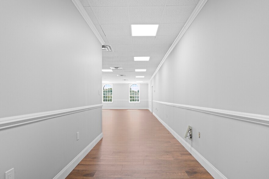 More Photos Of 15 Main St ex, Plymouth Storefront Retail Office For Lease