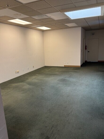 More Photos Of 5 Harris Ct, Monterey Unknown For Lease