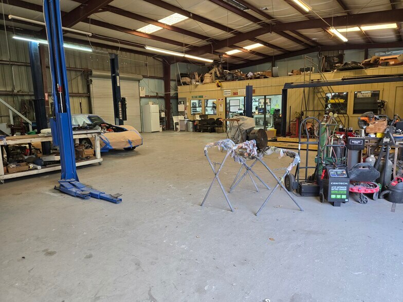 More Photos Of 8535 Rees St, Port Richey Service Station For Sale