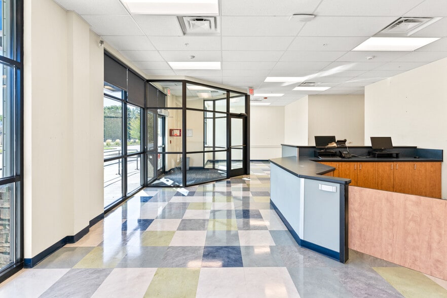 More Photos Of 264 Gorham Rd, South Portland General Retail For Lease