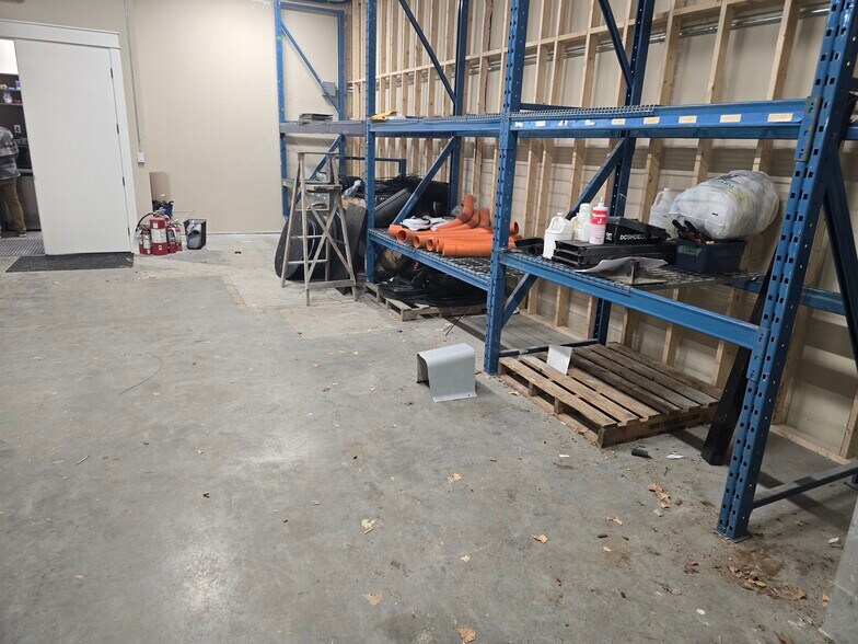 More Photos Of 6039 196 St, Surrey Showroom For Sale