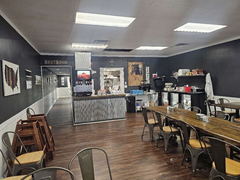 More Photos Of 305 Main St, Sheridan Storefront Retail Residential For Lease