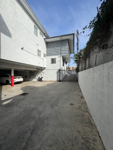 More Photos Of 212 W Plymouth St, Inglewood Apartments For Sale