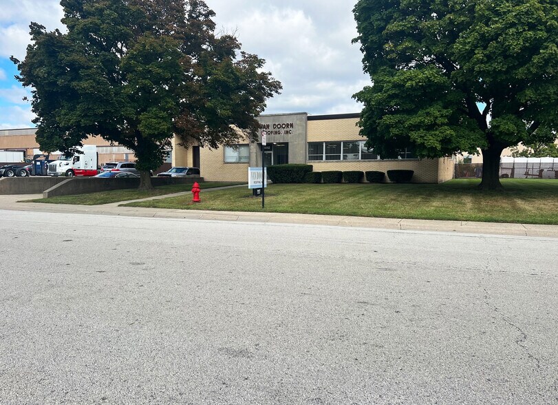 Primary Photo Of 2082 Estes Ave, Elk Grove Village Warehouse For Sale