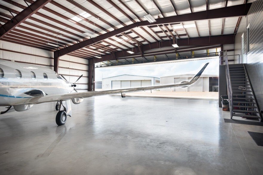 More Photos Of 18000 Groeschke Rd, Houston Airplane Hangar For Sale