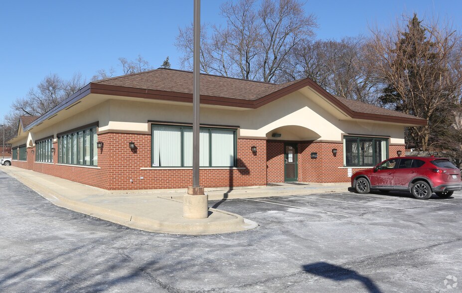 More Photos Of 932 N Wright St, Naperville Office For Lease