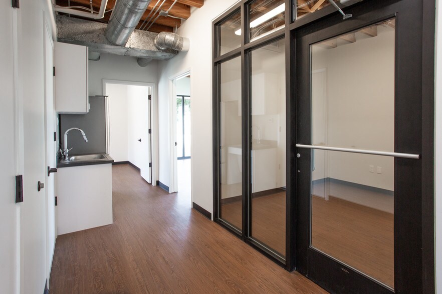 More Photos Of 1800 W Bowie St, Fort Worth Loft Creative Space For Lease