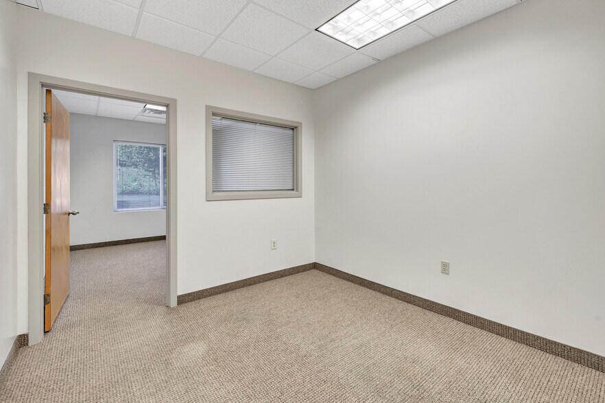 More Photos Of 1449 Old Waterbury Rd, Southbury Office For Lease