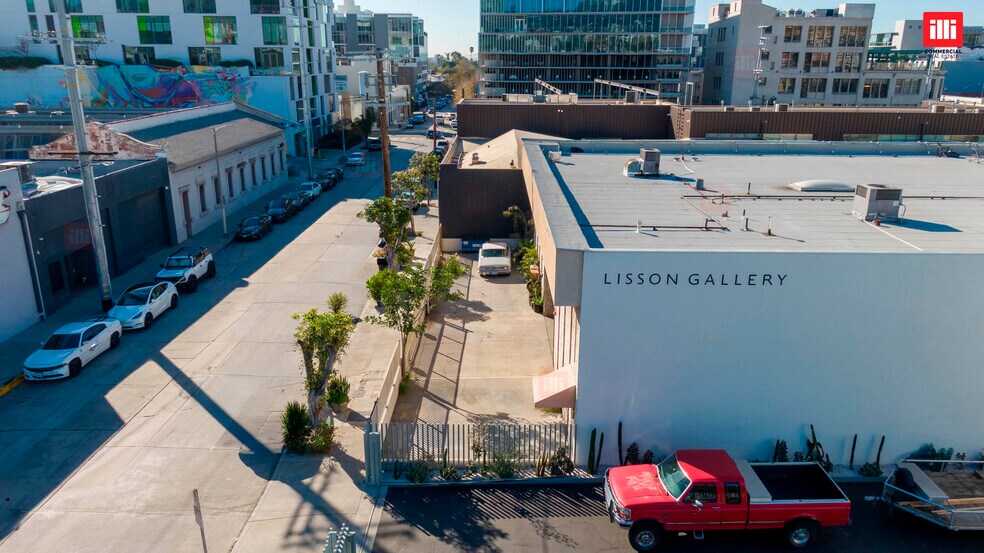 More Photos Of 1033 N Sycamore Ave, Los Angeles Flex For Lease