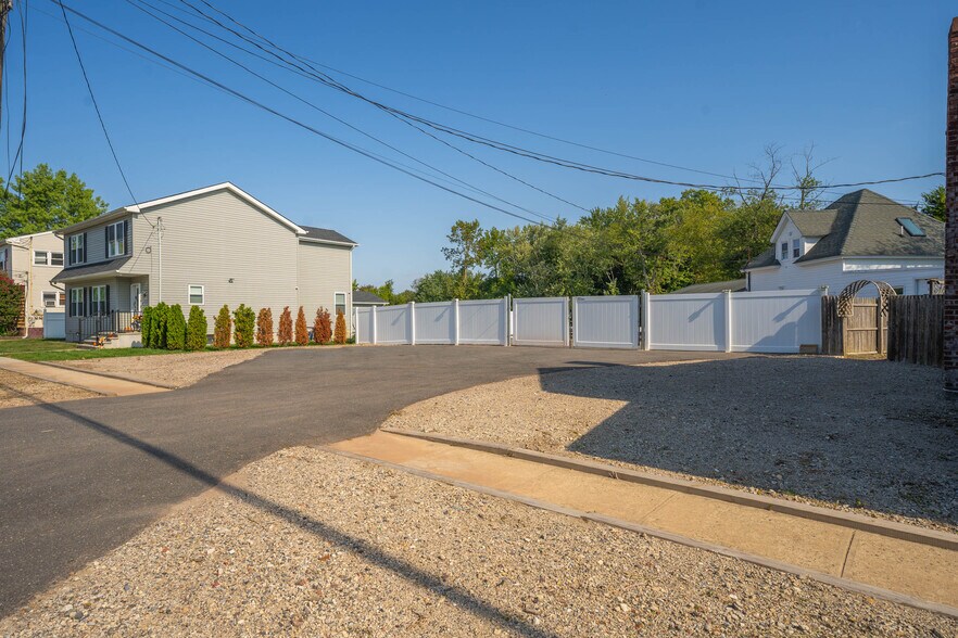 More Photos Of 40 Amboy Rd, Old Bridge Flex For Sale