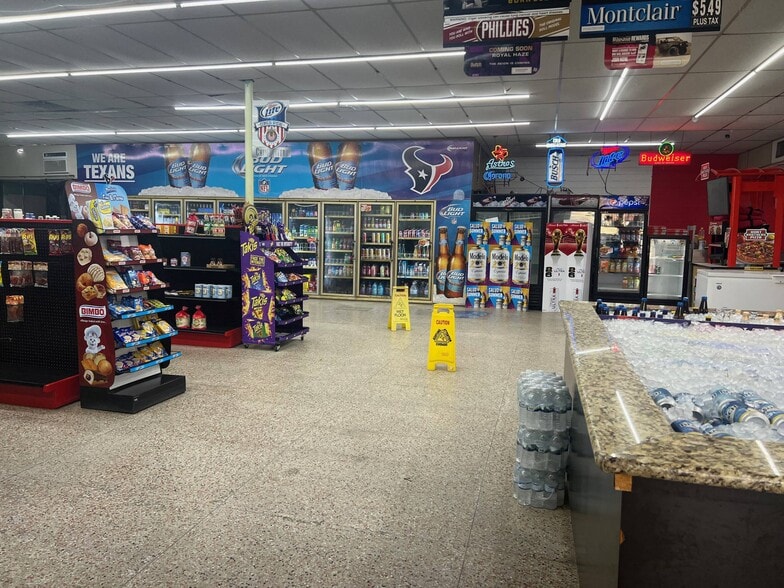More Photos Of 7844 Avenue E, Houston Convenience Store For Sale