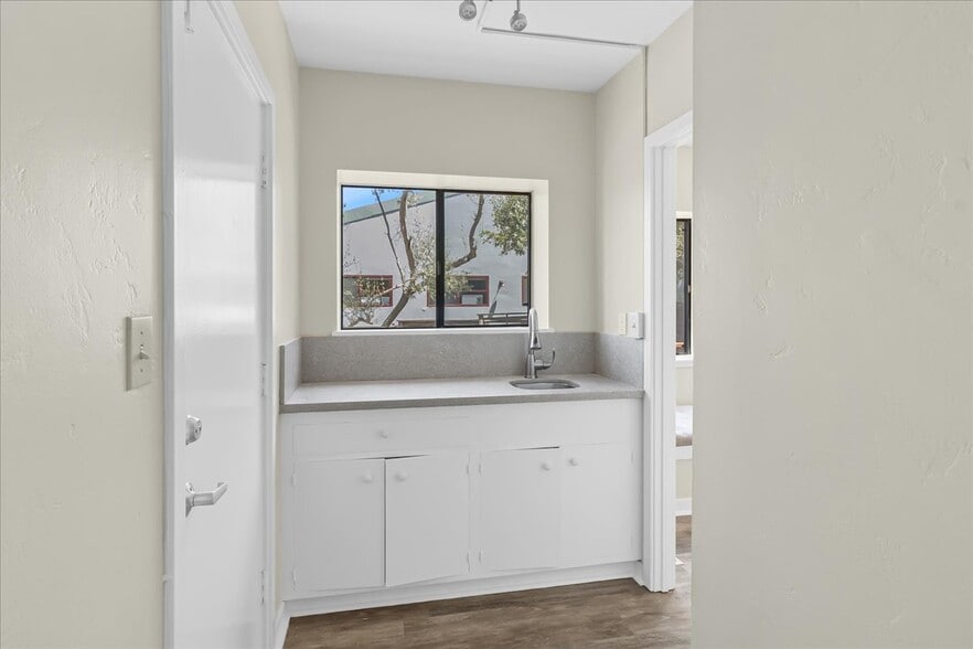 More Photos Of 182 El Dorado St, Monterey Medical For Sale