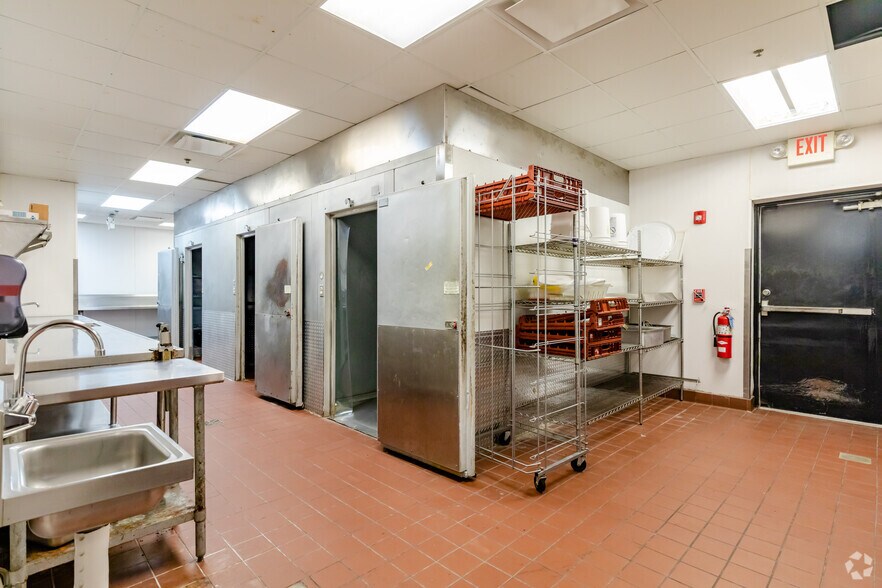 More Photos Of 551 S 8th St, West Dundee Restaurant For Sale