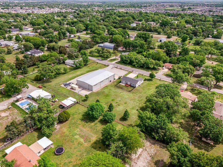 More Photos Of 2325 S Crest St, Wichita Warehouse For Sale