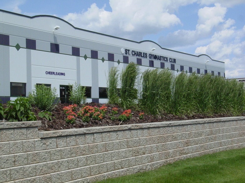 Primary Photo Of 720 N 17th St, St Charles Flex For Lease