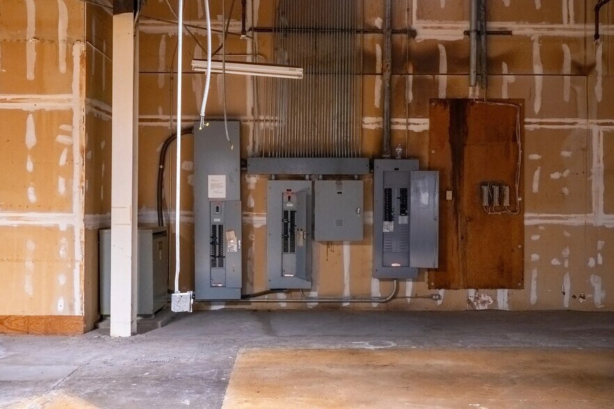 More Photos Of 2000 S Expressway 83, Harlingen Department Store For Lease