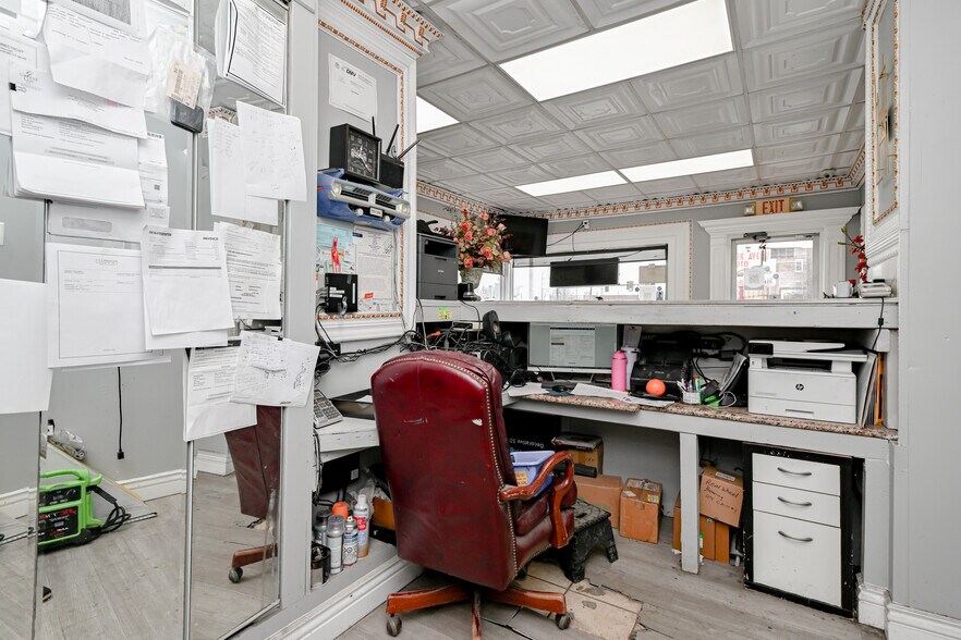 More Photos Of 385 New Park Ave, Hartford Auto Repair For Sale