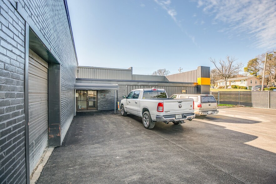 More Photos Of 500 1st Ave, Mount Pleasant Manufacturing For Lease