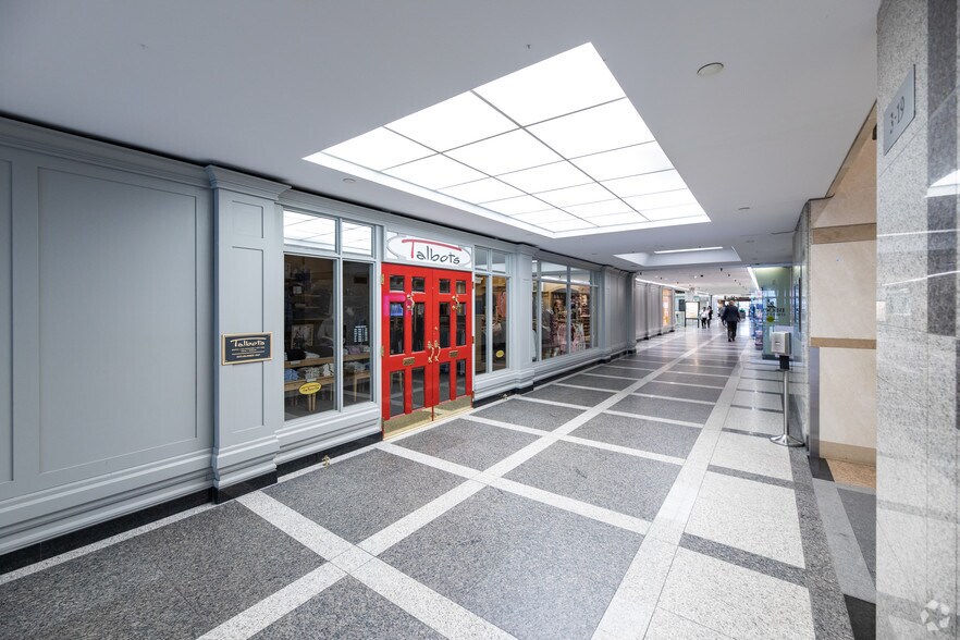 More Photos Of 2 Bloor St W, Toronto Office For Lease