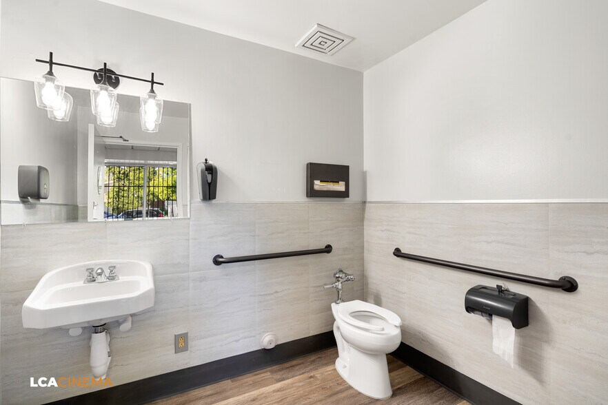 More Photos Of 2317 17th St, Bakersfield Medical For Lease