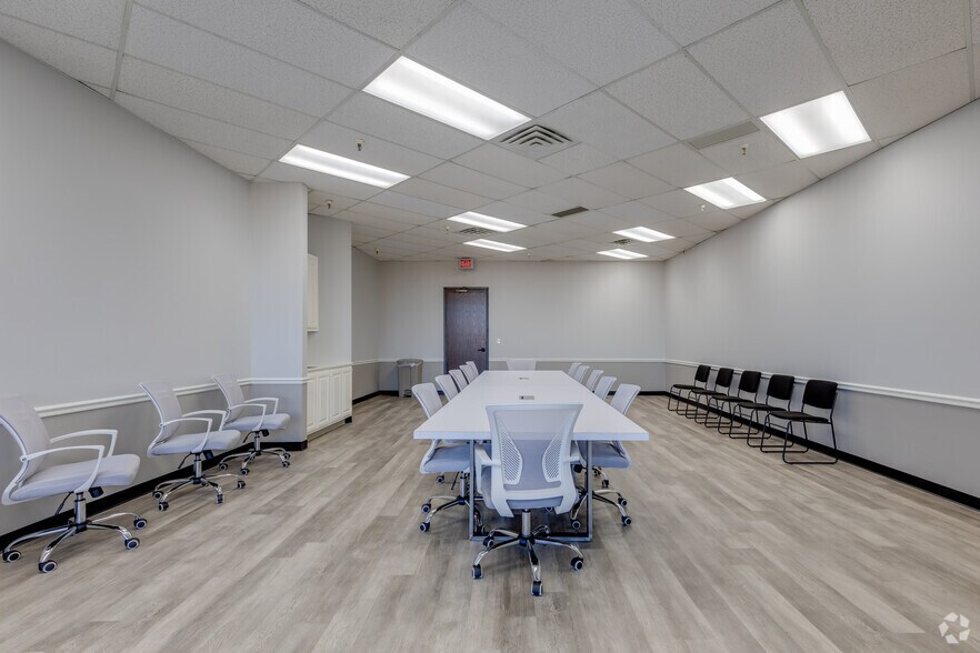 More Photos Of 6846 S Canton Ave, Tulsa Unknown For Lease