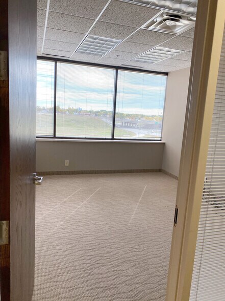 More Photos Of 941 Hillwind Rd NE, Minneapolis Medical For Lease
