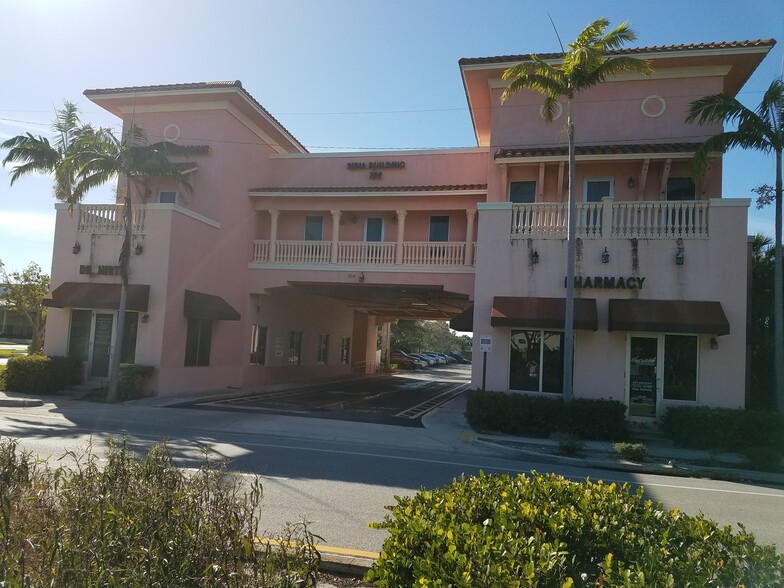 Primary Photo Of 709 S Federal Hwy, Boynton Beach Medical For Sale