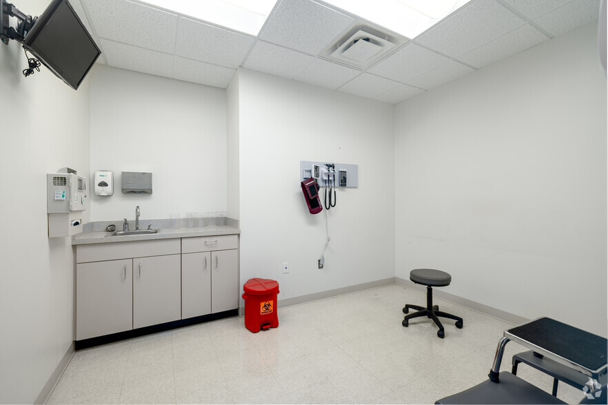 More Photos Of 6020 Meadowridge Center Dr, Elkridge Medical For Lease