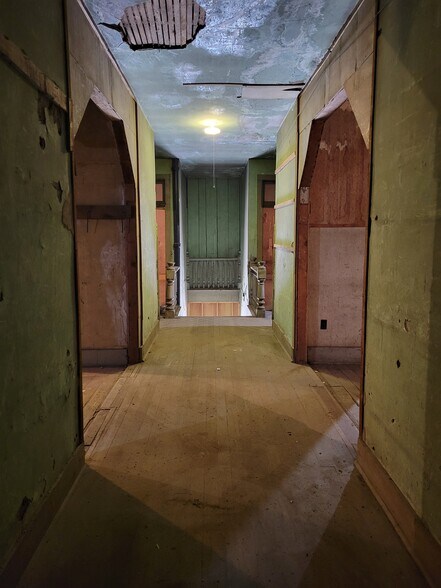 More Photos Of 248 W 2nd St, Chadron Warehouse For Sale