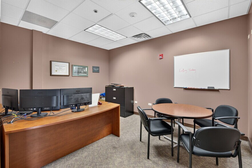 More Photos Of 852 W Bartlett Rd, Bartlett Office For Lease