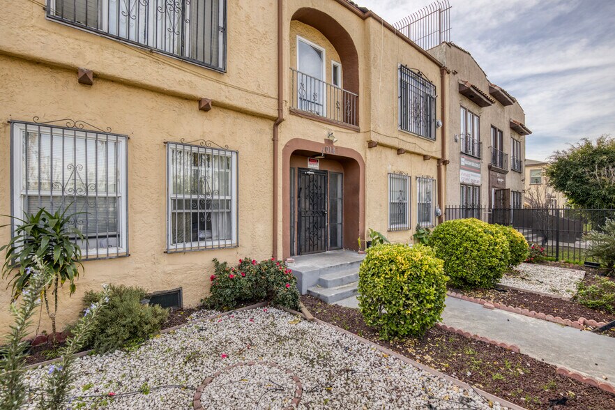More Photos Of 1014 W 57th St, Los Angeles Apartments For Sale