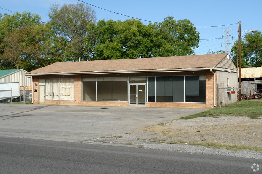 More Photos Of 2711 Mccampbell Ave, Nashville Office For Lease