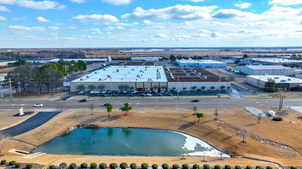 More Photos Of 8950 Hacks Cross Rd, Olive Branch Distribution For Lease