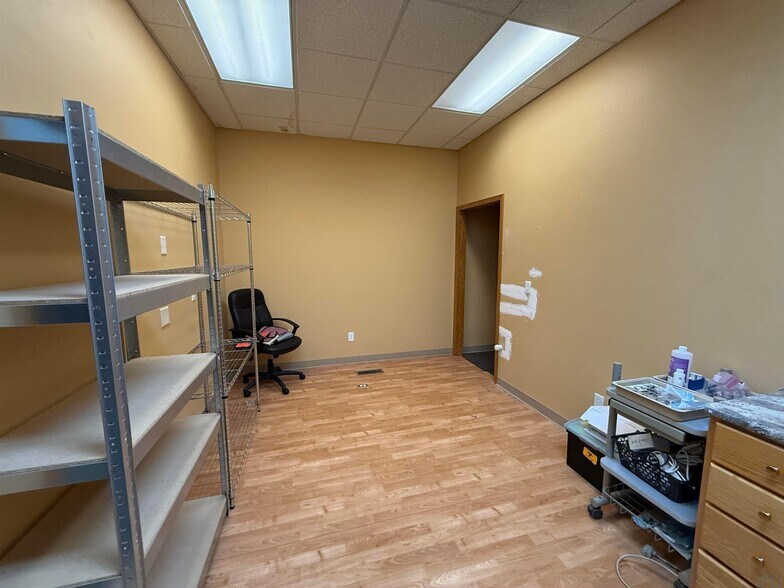 More Photos Of 810 Central Ave, Hawarden Storefront For Sale