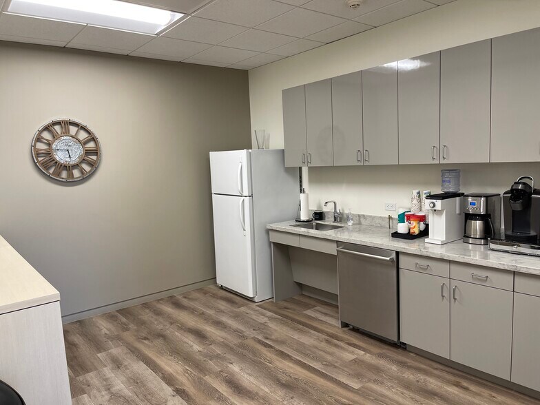 More Photos Of 1780 Hughes Landing Blvd, The Woodlands Office For Lease