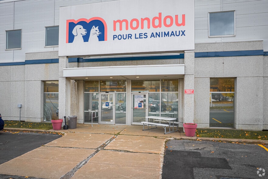 More Photos Of 10400 Renaude-Lapointe, Montréal Distribution For Sale
