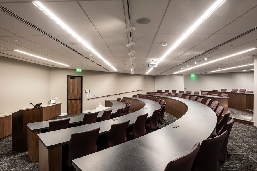 More Photos Of 1850 N Central Ave, Phoenix Office For Lease