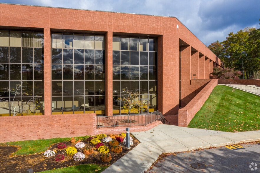 More Photos Of 20 Cabot Blvd, Mansfield Office For Lease