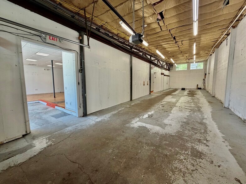 More Photos Of 205 Railroad Ave, Greenwich Freestanding For Lease