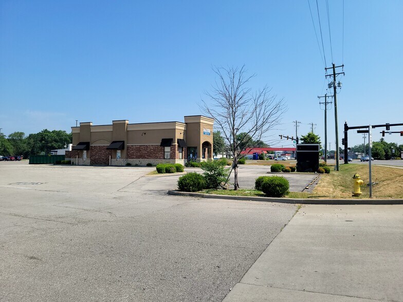 More Photos Of 1495 E 10th St, Jeffersonville Drugstore For Sale