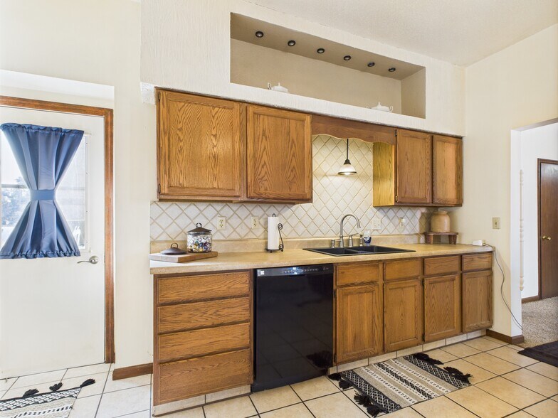 More Photos Of 619 Blondeau St, Keokuk Office For Sale
