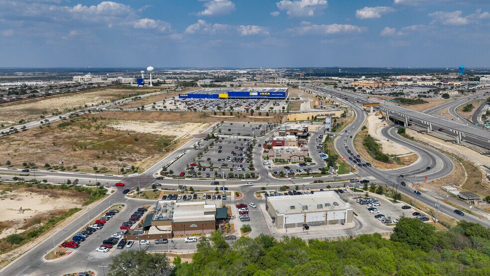 More Photos Of 13905 N I-35, San Antonio Unknown For Lease